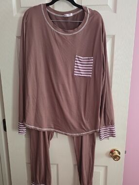 Ekouaer Soft Brown Lounge Top - 3XL